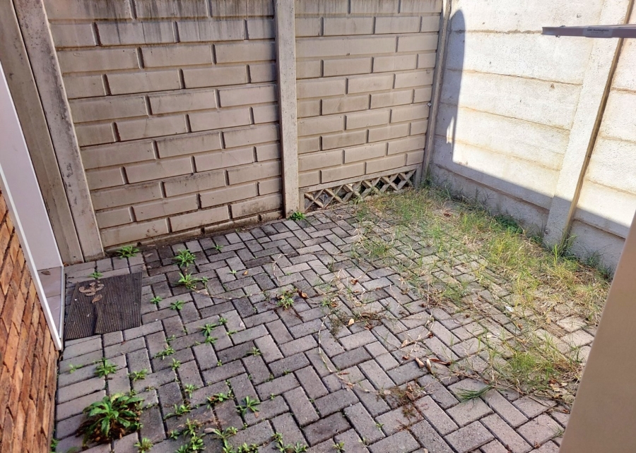 2 Bedroom Property for Sale in Ngwenya River Estate North West